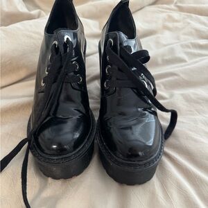 Wishbone platform heeled boots